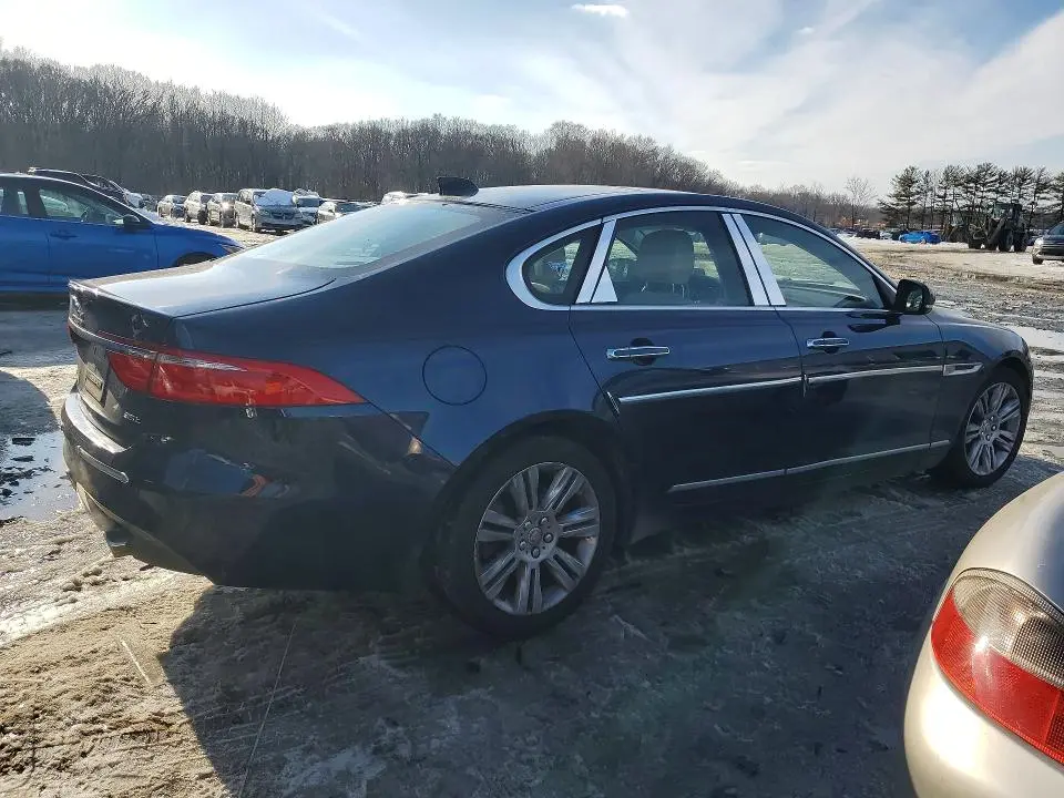 2016 JAGUAR XF PREMIUM  