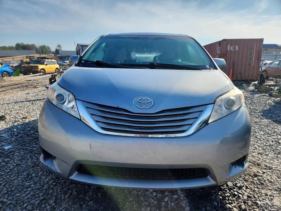 2017 TOYOTA SIENNA LE 8-PASSENGER  