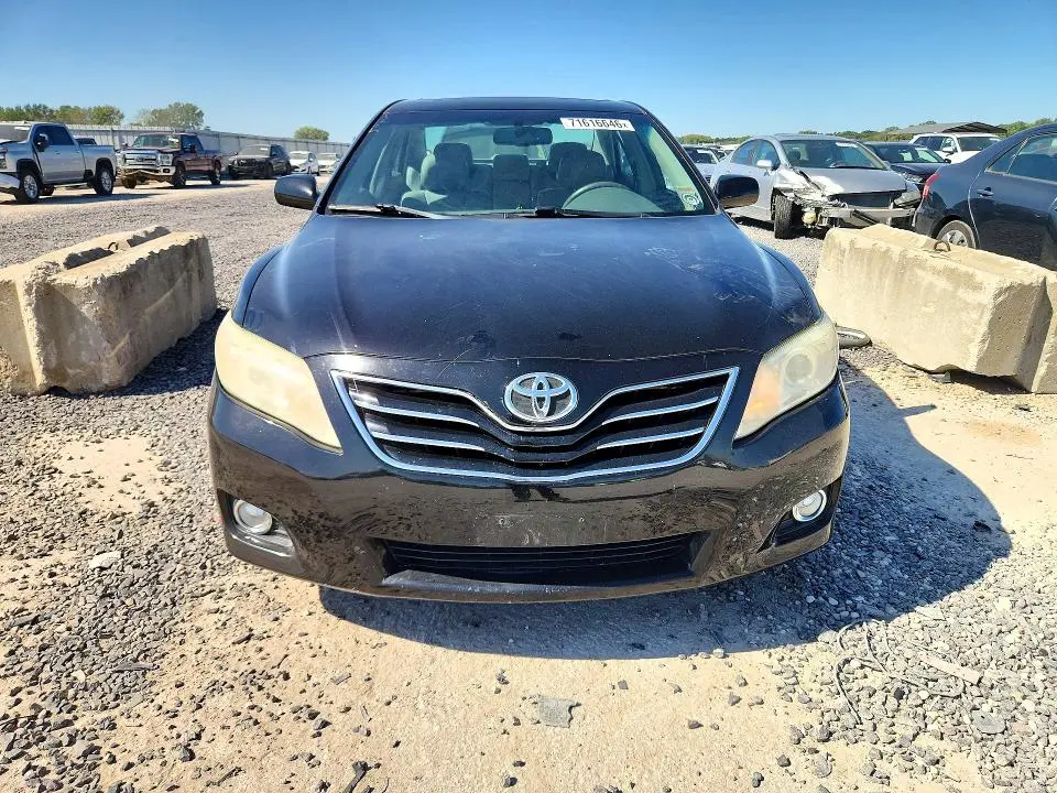 2011 TOYOTA CAMRY XLE  