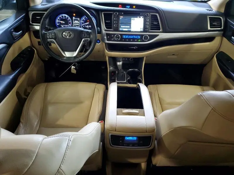 2017 TOYOTA HIGHLANDER SE  