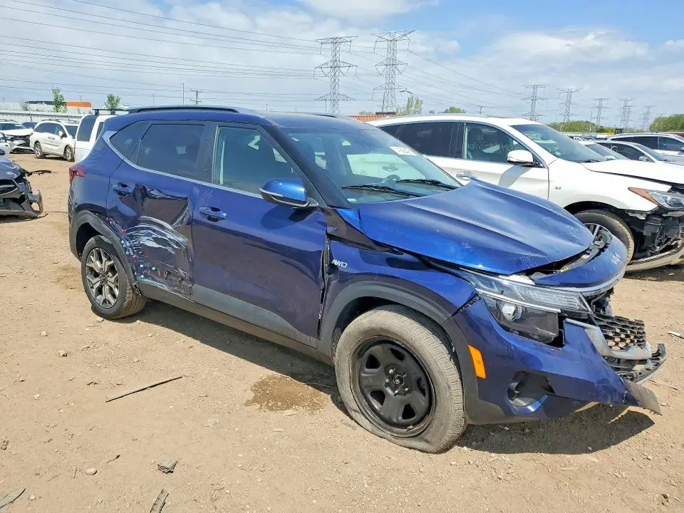 2023 KIA SELTOS EX  