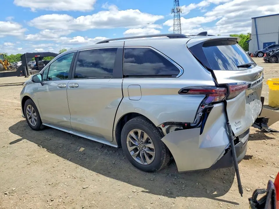 2025 TOYOTA SIENNA XLE 8-PASSENGER  