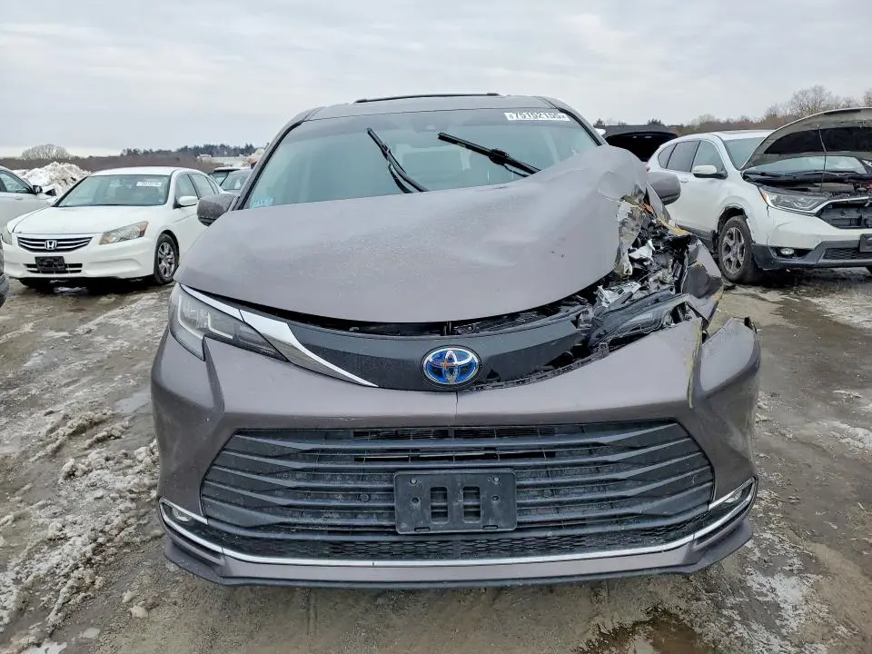 2023 TOYOTA SIENNA XLE 7-PASSENGER  