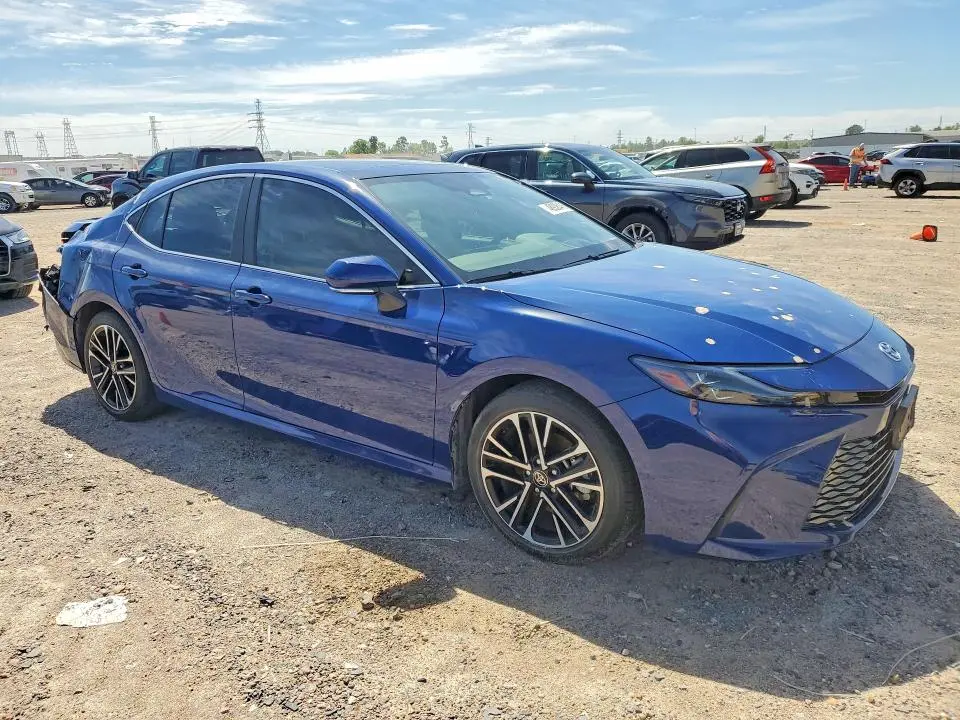 2025 TOYOTA CAMRY XLE  