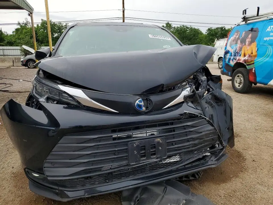 2025 TOYOTA SIENNA XLE 7-PASSENGER  