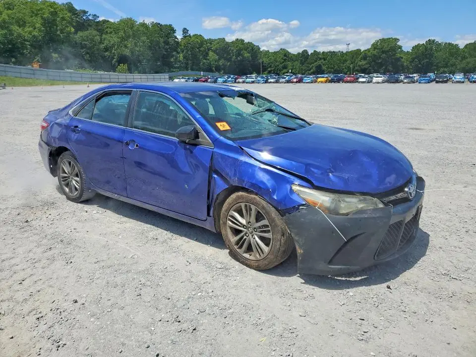 2016 TOYOTA CAMRY SE  