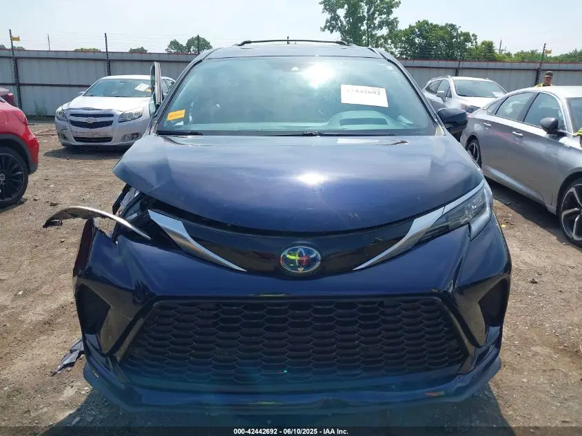 2021 TOYOTA SIENNA XSE