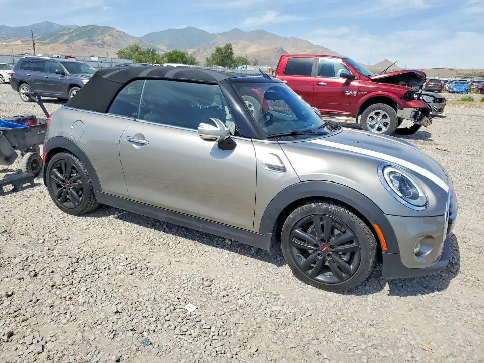 2017 MINI COOPER   