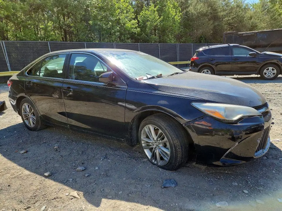 2015 TOYOTA CAMRY SE  