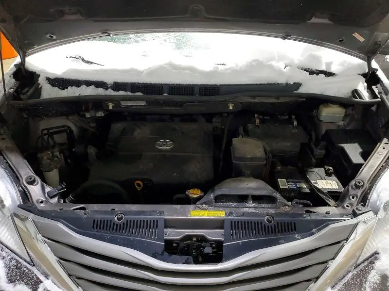 2011 TOYOTA SIENNA XLE  