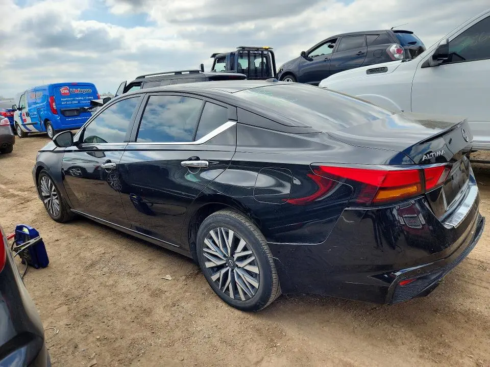 2023 NISSAN ALTIMA SV  