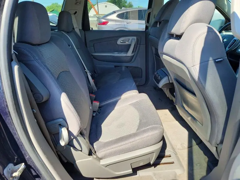 2010 CHEVROLET TRAVERSE LS  