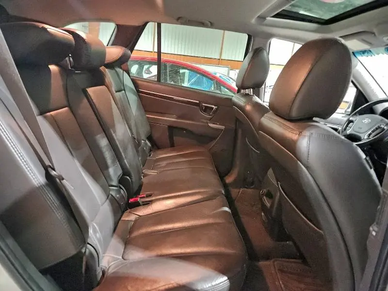 2011 HYUNDAI SANTA FE SE  