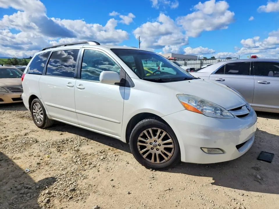 2010 TOYOTA SIENNA XLE  