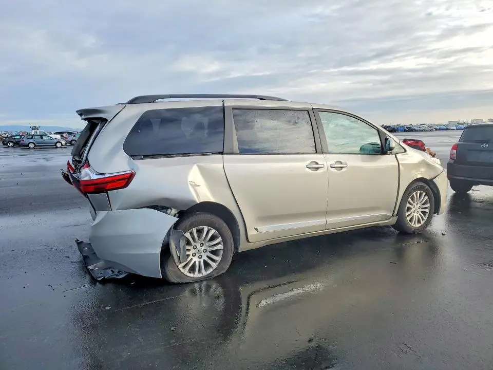 2015 TOYOTA SIENNA XLE 8-PASSENGER  
