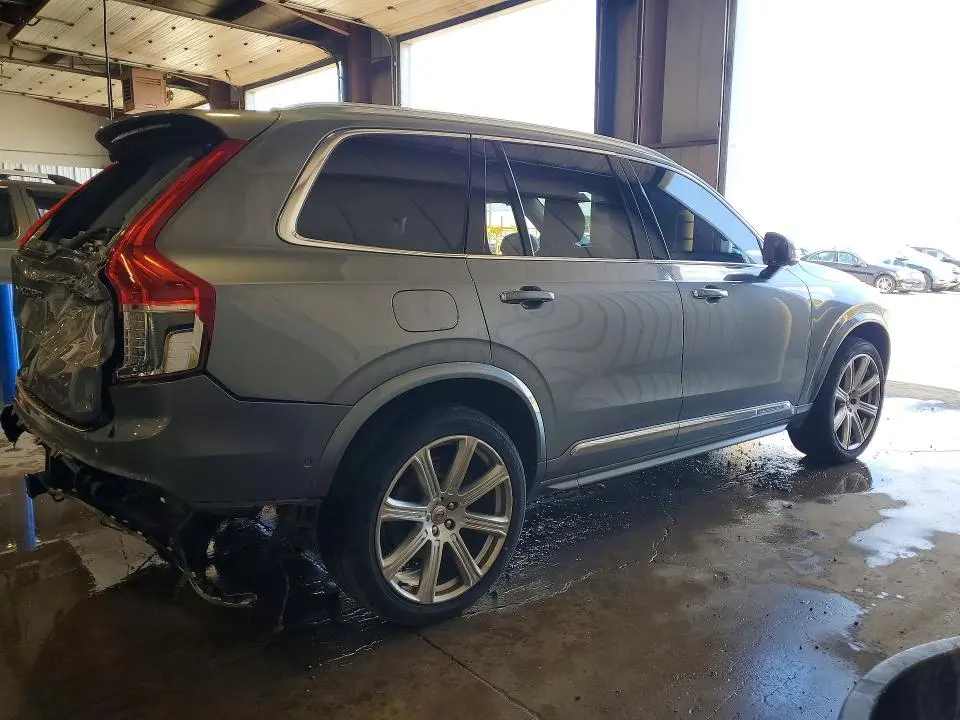 2017 VOLVO XC90 T8  