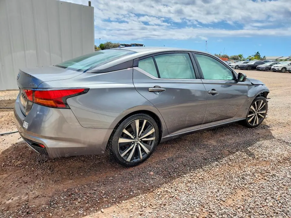 2021 NISSAN ALTIMA SR  