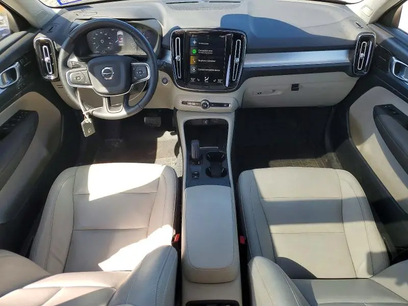 2021 VOLVO XC40 T5 MOMENTUM  