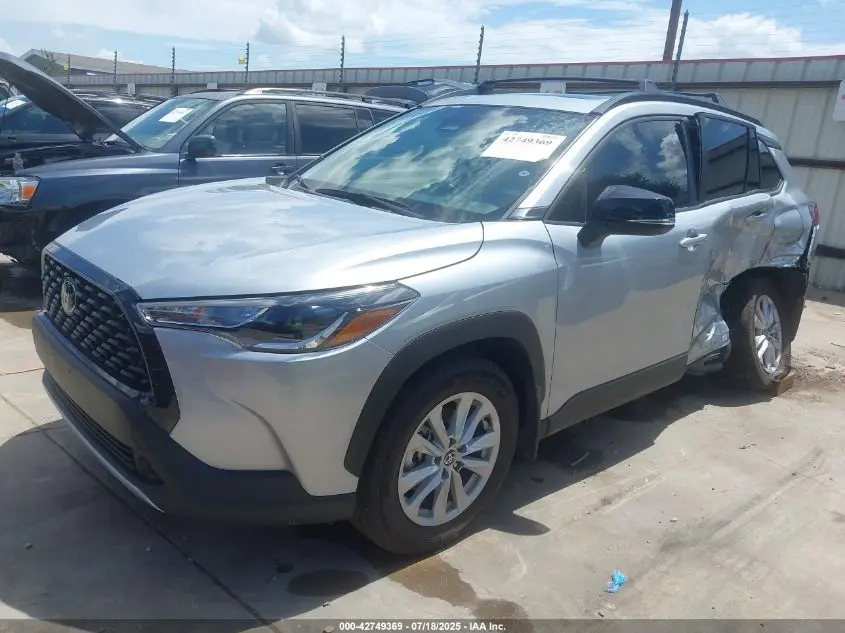 2025 TOYOTA COROLLA CROSS LE