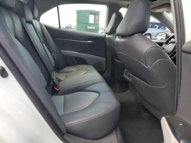 2020 TOYOTA CAMRY XLE  
