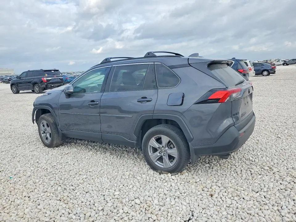 2022 TOYOTA RAV4 XLE  