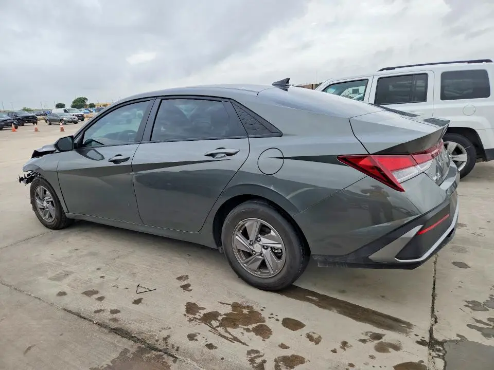 2025 HYUNDAI ELANTRA SE  
