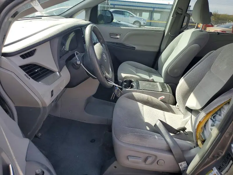 2019 TOYOTA SIENNA LE 8-PASSENGER  