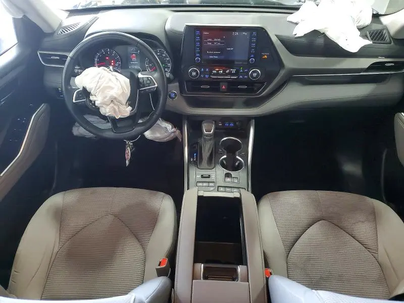 2022 TOYOTA HIGHLANDER LE  