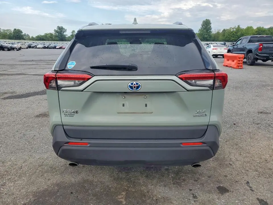 2022 TOYOTA RAV4 XLE  