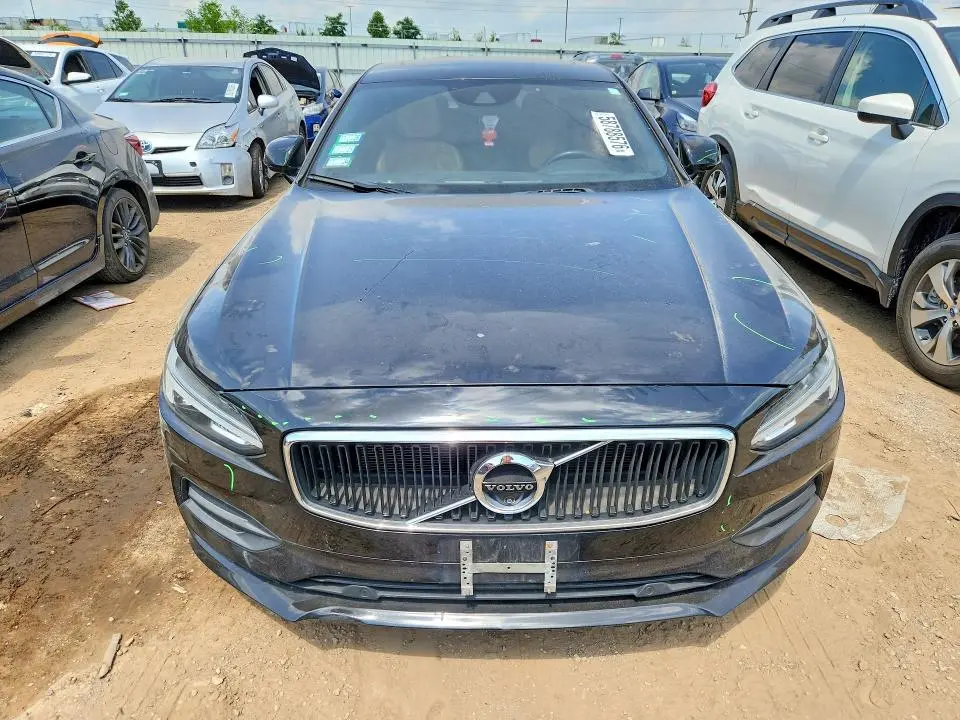 2018 VOLVO S90 T6 MOMENTUM  