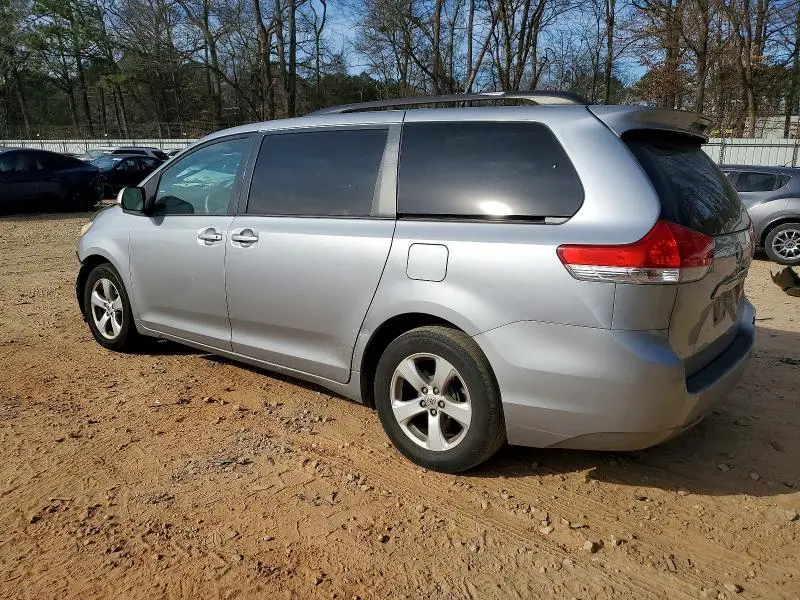 2013 TOYOTA SIENNA LE  