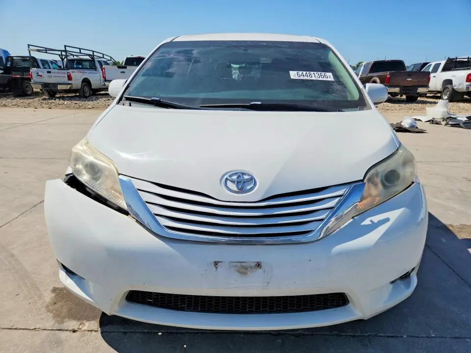 2015 TOYOTA SIENNA LE  