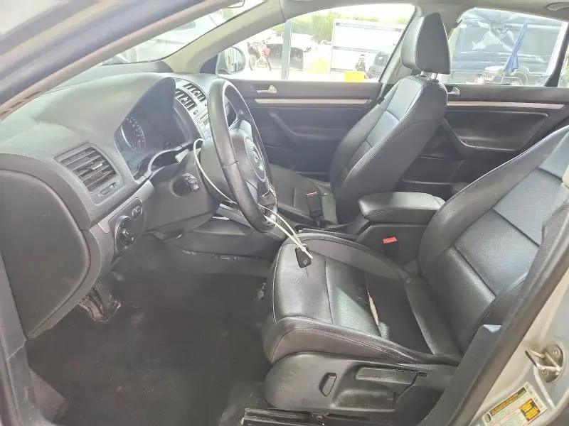 2010 VOLKSWAGEN JETTA SE  