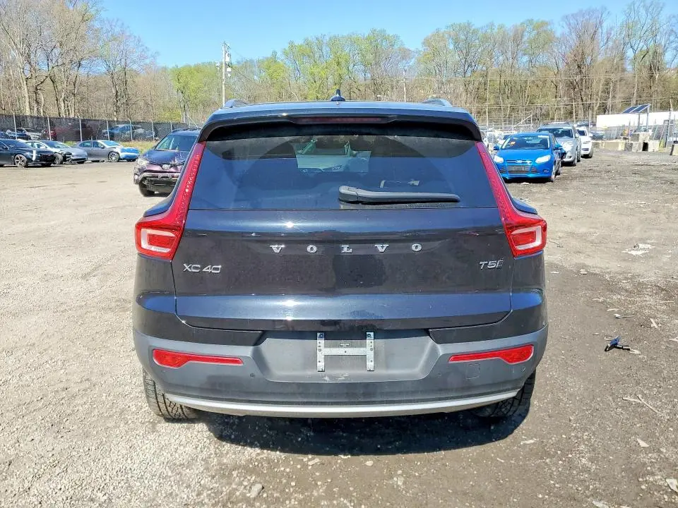 2020 VOLVO XC40 T5 MOMENTUM  