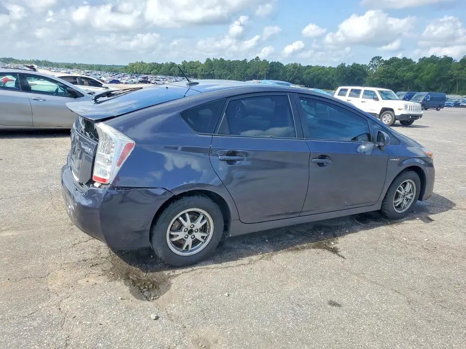 2011 TOYOTA PRIUS THREE  