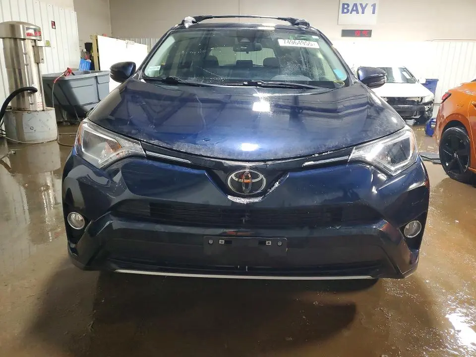 2017 TOYOTA RAV4 XLE  