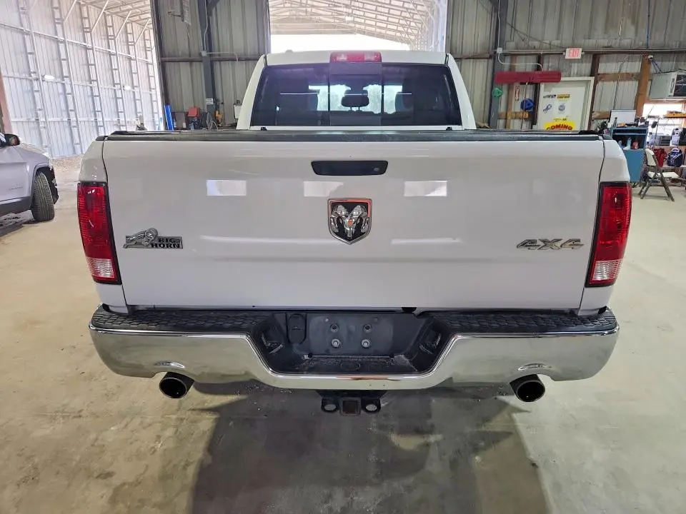 2016 RAM 1500 SLT  