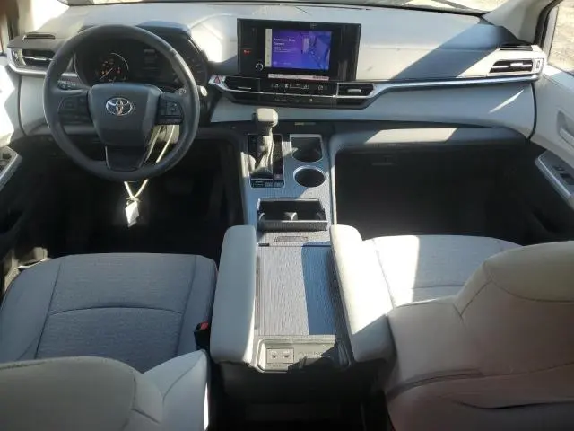 2025 TOYOTA SIENNA LE  
