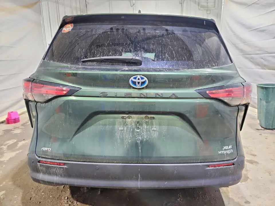 2021 TOYOTA SIENNA   