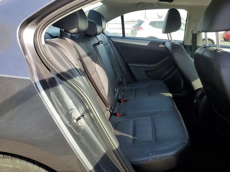 2013 VOLKSWAGEN JETTA SE  