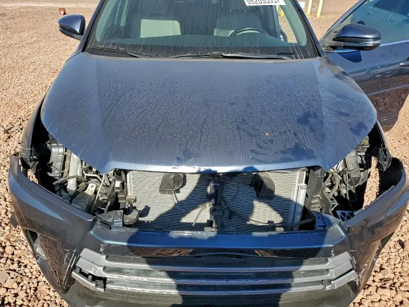 2018 TOYOTA HIGHLANDER LE  