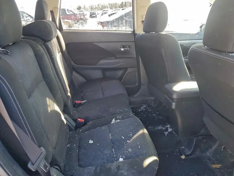 2017 MITSUBISHI OUTLANDER SE  