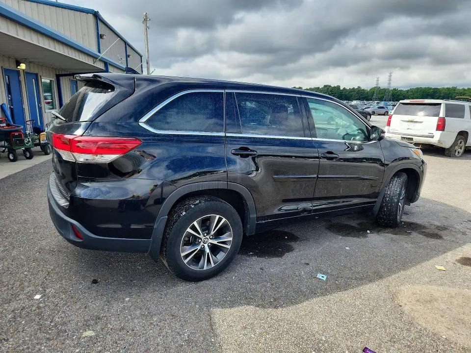 2017 TOYOTA HIGHLANDER LE PLUS  
