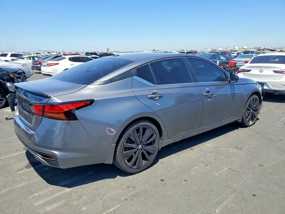 2022 NISSAN ALTIMA SR  