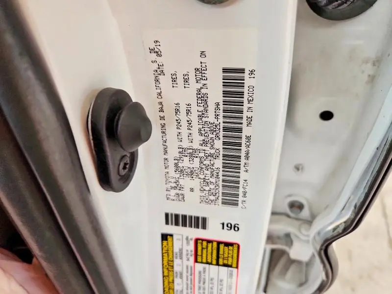 2019 TOYOTA TACOMA SR5 V6  