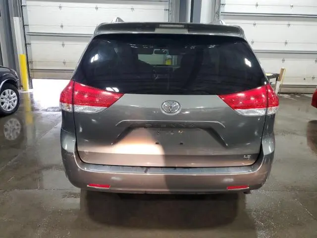 2011 TOYOTA SIENNA LE  