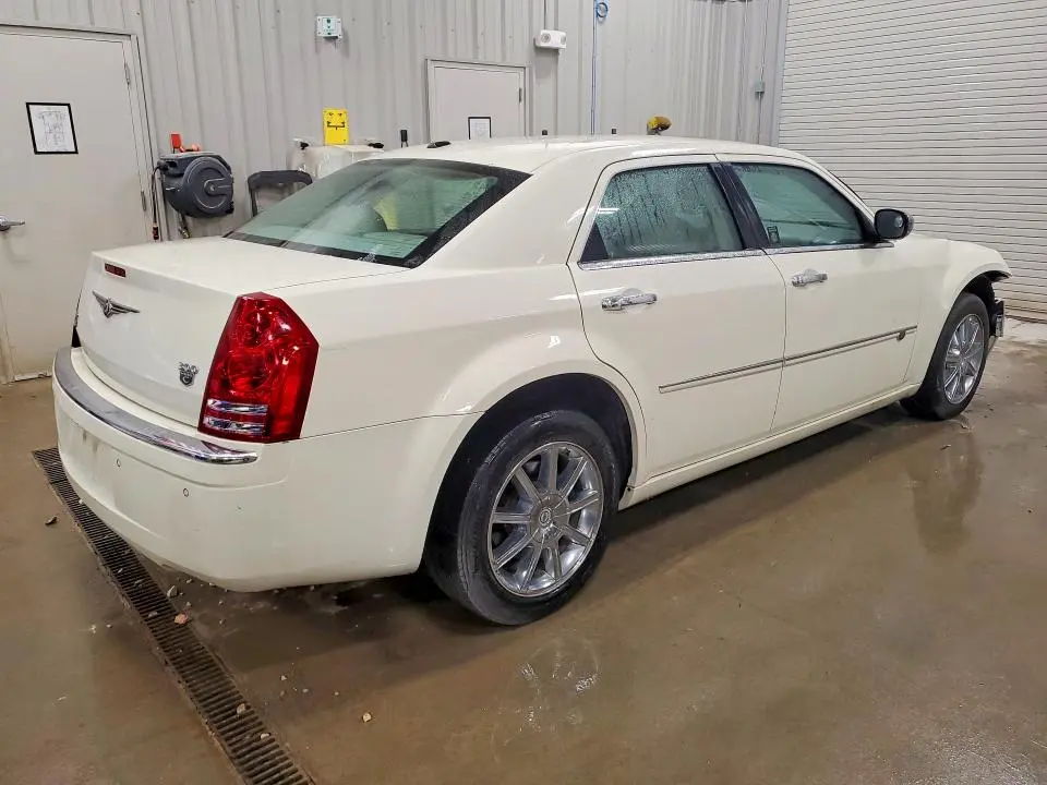 2010 CHRYSLER 300C   