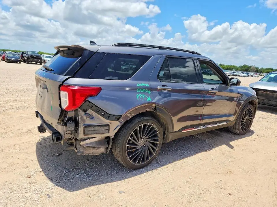 2022 FORD EXPLORER XLT  