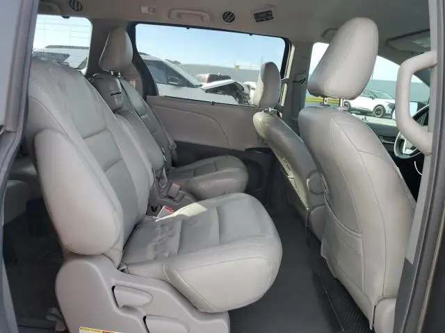 2015 TOYOTA SIENNA LE  
