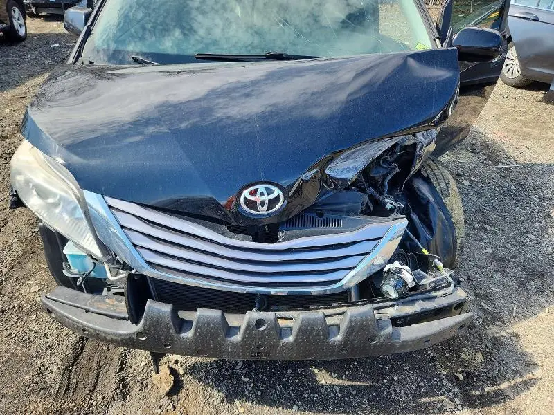 2017 TOYOTA SIENNA XLE 7-PASSENGER  